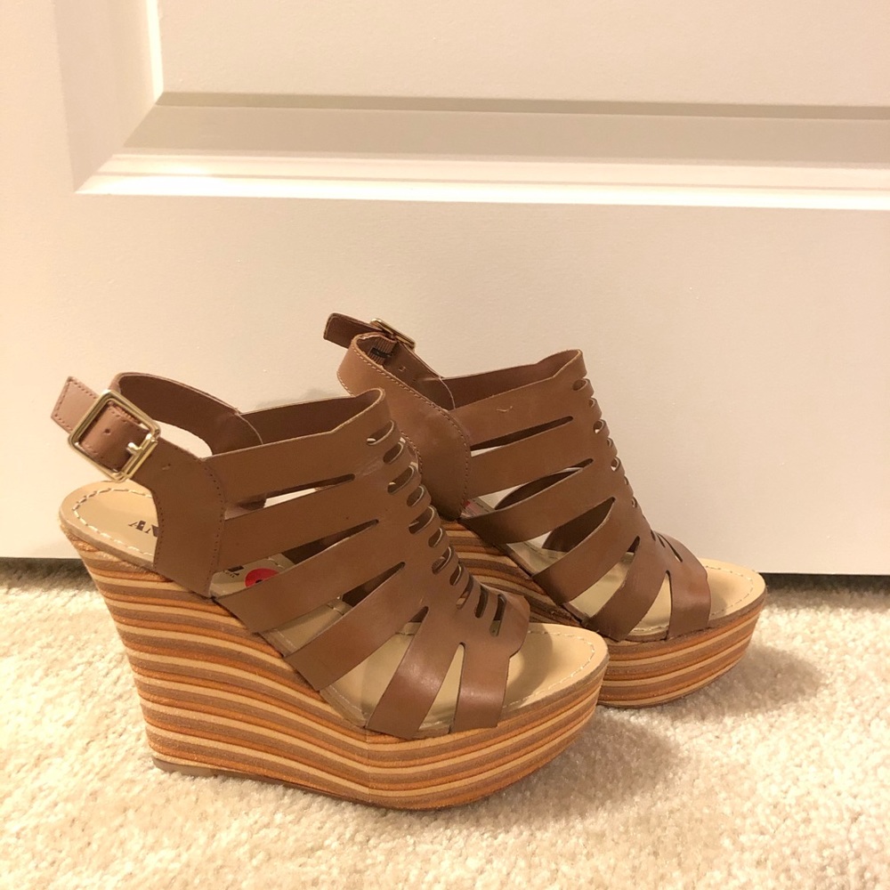 Anna Luz Wedges